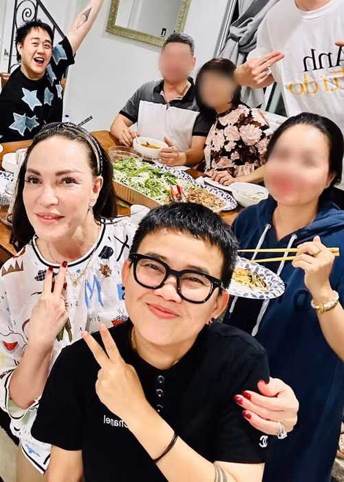 Thanh Hà - Phương Uyên kỷ niệm 2 năm yêu nhau, 1 năm cưới cách đây không lâu.