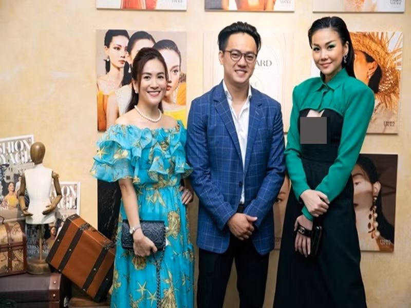  Siêu mẫu Thanh Hằng (ngoài cùng bên phải) sẽ tổ chức đám cưới với nhạc trưởng Trần Nhật Minh vào ngày 22/10. Ảnh: Sức Khỏe Và Đời Sống.