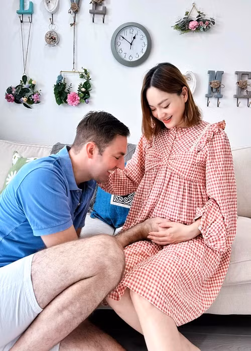 Mới đây, diễn viên Lan Phương khoe mang bầu lần 2. Cô và ông xã David Duffy mong chờ có thêm con từ đầu năm ngoái.