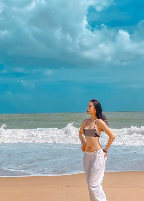 Thu Trang khoe body gợi cảm với bikini. Ảnh: FBNV.