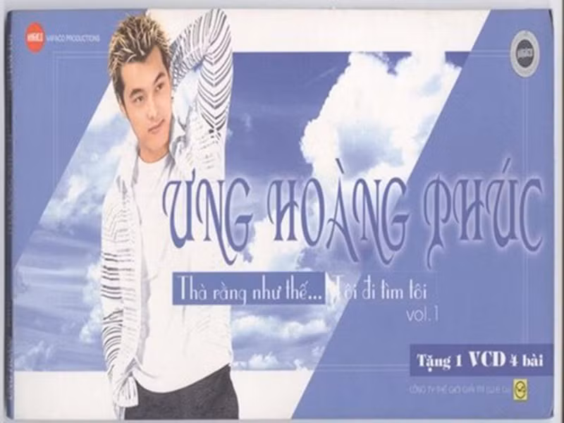 Ưng Hoàng Phúc có trong tay nhiều hit như: Thà rằng như thế, Vì sao trong tim tôi, Hứa thật nhiều, thất hứa thật nhiều, Người ta nói, Tôi không tin, Tôi đi tìm tôi, Nỗi nhớ nơi con tim mồ côi. Sau mỗi một đêm diễn của anh, bầu show phải đem vài cái bao tải đi để đựng tiền và phải huy động mười mấy người để đếm tiền. Tuy nhiên, Ưng Hoàng Phúc chia sẻ: "Chỉ nhận tiền cát-sê của mình thôi, còn lại là của đơn vị tổ chức". Ảnh: Khám Phá.