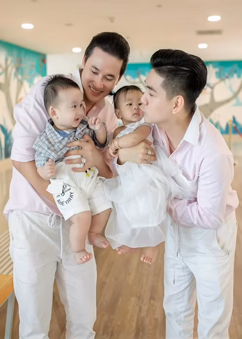 Vì muốn các con góp mặt trong đám cưới, Thanh Đoàn - Hà Trí Quang quyết định tổ chức hôn lễ vào năm 2024. Ảnh: FBNV.