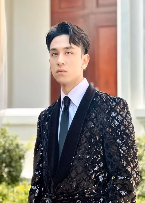 Đại diện Dương Edward nói thêm: "Chúng tôi nhận thấy phía HT Productions chỉ mới cập nhật bài Mộng uyên ương hồ điệp vào danh sách của họ gần đây. Nếu họ chứng minh được tư cách chủ sở hữu quyền tác giả, chúng tôi lập tức xóa video và xin lỗi. Nếu không, chúng tôi mong nhận lời xin lỗi từ phía công ty”. Ảnh: FBNV.