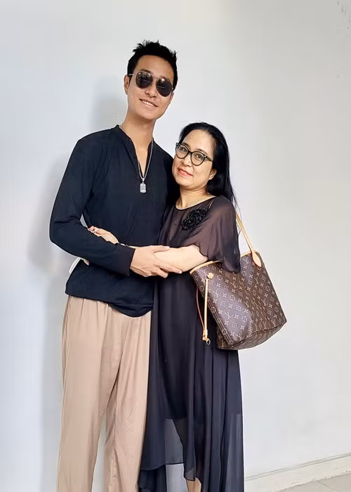 Khi đăng quang Vietnam Idol 2023, Hà An Huy chia sẻ trên Saostar: "Khi tên mình được vang lên tôi đã rất bất ngờ. Hôm qua mẹ có nói: Biết đâu con thắng thì sao? Lúc tôi gục xuống ngẩng mặt lên nhìn mẹ đầu tiên: Mẹ ơi, con đã làm được rồi".