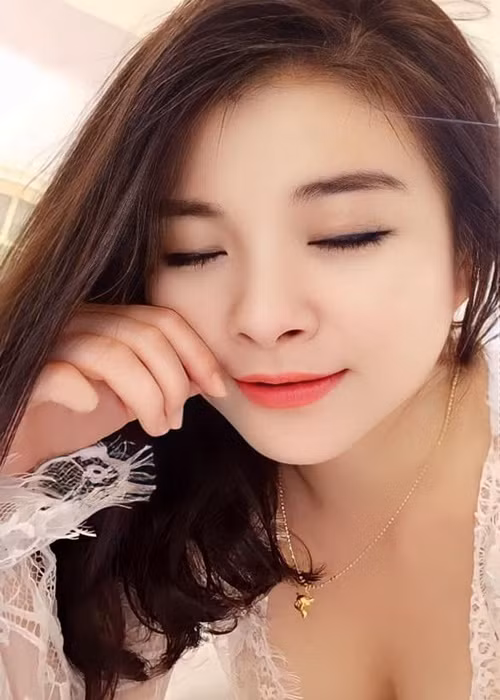 Kim Oanh được xem là một trong những mỹ nhân Việt không tuổi.