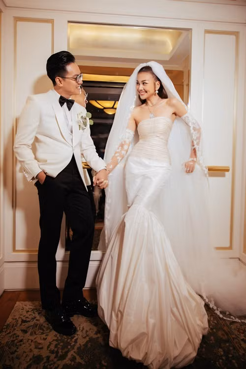 Nhạc trưởng Trần Nhật Minh hài hước chia sẻ trong đám cưới: "Tuy là chỉ mới gia nhập thôi nhưng mọi người đã bầu Minh là hội trưởng của "Hội những người thích nghe vợ nói". Ảnh: Vietnamnet.
