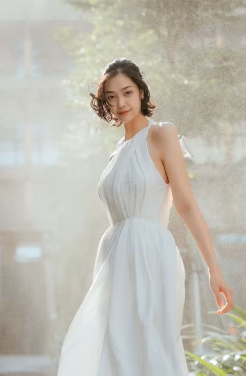 Mới đây, người đẹp tiết lộ, sau 3 năm hẹn hò, cô và người yêu đã “đường ai nấy đi”. Ảnh: FBNV.