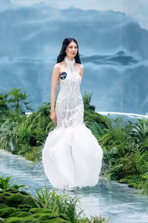 Sở hữu vóc dáng cân đối, Lan Anh "cân" mọi loại trang phục. Ảnh: Dân Việt.
