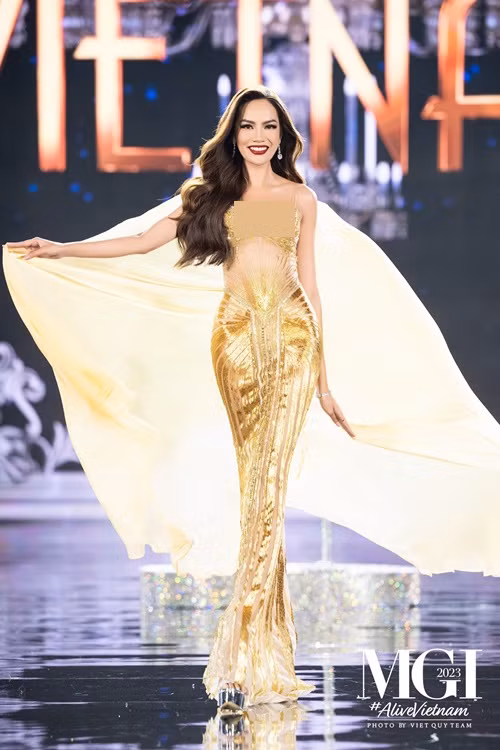 Ở phần trình diễn trang phục dạ hội, đại diện Việt Nam tiếp tục tỏa sáng nhờ catwalk chuyên nghiệp cùng thần thái kiêu sa, trang phục lộng lẫy. Ảnh: Miss Grand Vietnam.