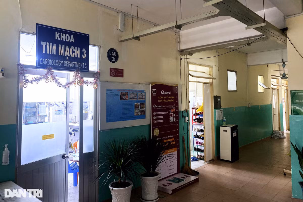 Vì sao nhiều bệnh nhân muốn nhảy lầu tự tử khi điều trị hậu COVID-19? Vi sao nhieu benh nhan muon nhay lau tu tu khi dieu tri hau COVID-19?