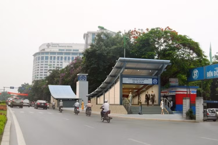 Ga S9 Kim Mã, gần khách sạn Daewoo, bắt đầu đi ngầm và có lối lên xuống một bên phố Kim Mã.