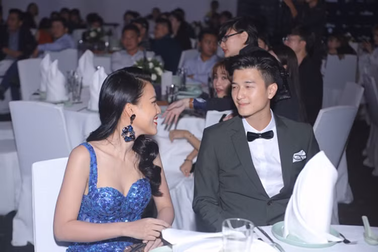 Gắn bó được 3 năm, Hoàng Oanh và Huỳnh Anh chia tay vì không có nhiều thời gian vun vén tình cảm và không còn tiếng nói chung. Về mối quan hệ hiện tại, Hoàng Oanh và Huỳnh Anh vẫn là bạn, sẽ luôn hỗ trợ nhau trong công việc. Ảnh: Dân Việt