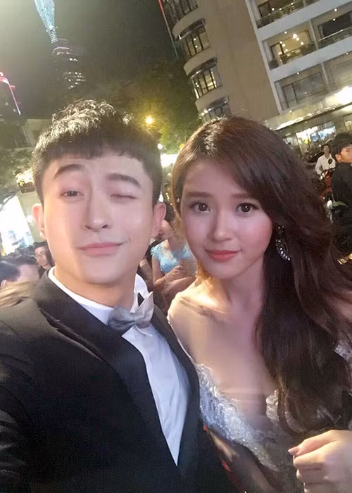 Trên trang cá nhân, Midu viết: "Thích ai đó, em hãy can đảm nói với người ta. Người ta gật đầu, em hãy can đảm để yêu. Người ta lắc đầu, em hãy can đảm để quên. Tuổi thanh xuân của chúng ta, bất chợt tôi nhận ra, là những ngày ta dám đương đầu với mọi thứ”. Ảnh: FBNV