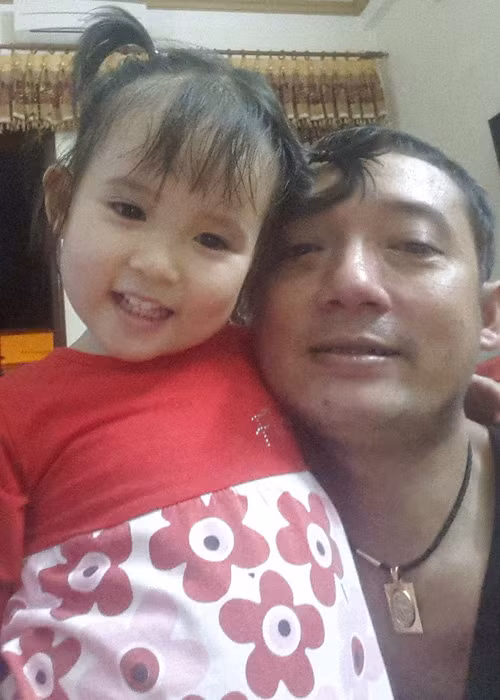 Trong cuộc hôn nhân thứ 2, Chiến Thắng có một cô con gái. Ngoài ra, anh cũng coi hai con riêng của vợ như con ruột. Năm 2015, Chiến Thắng và chị Thanh Tám bất ngờ chia tay vì không tìm được tiếng nói chung. Dù rất yêu thương con gái nhưng anh để bé sống cùng mẹ. Ảnh: Đại lộ