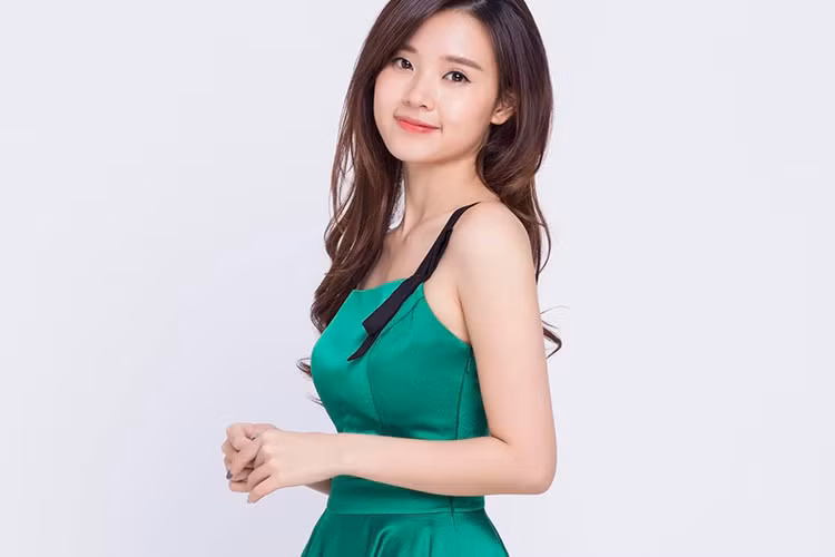 Midu còn bày tỏ quan điểm: “Phụ nữ đừng nghĩ dùng nhan sắc, tình cảm là dụ được đàn ông, cũng đừng nghĩ đại gia là sẵn sàng chi tiền cho bạn”. Tuy nhiên, hiện tại, Midu đã xóa chia sẻ này. Ảnh: FBNV