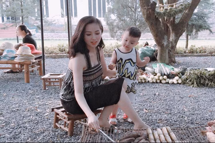 Tâm Tít kết hôn vào tháng 1/2015. Tháng 6 cùng năm, cô hạ sinh con trai đầu lòng - bé Chí An. Ảnh: FBNV