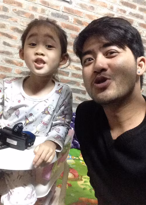Khi con gái đã cứng cáp, vợ thúc giục trở lại với nghề, Bảo Anh mới trở lại màn ảnh. Ảnh: FBNV