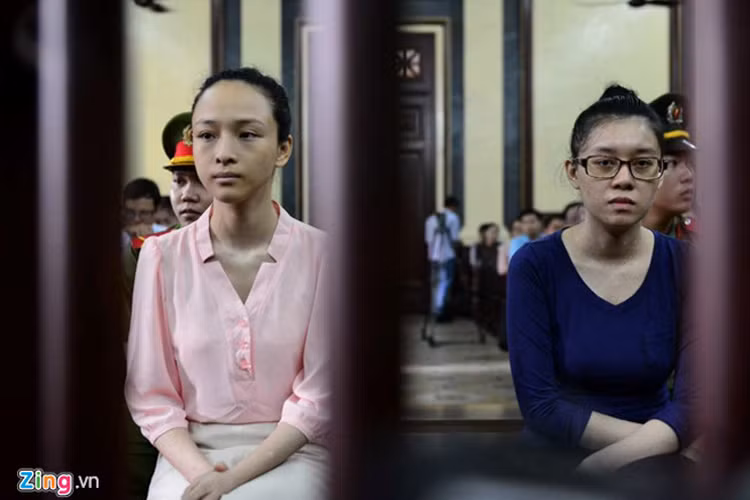 Vì lối sống thực dụng, Phương Nga vướng kiện tụng với đại gia Cao Toàn Mỹ. Ngoài quãng thời gian 2 năm 3 tháng tự do của đời mình, đến nay, cô còn đánh mất sự nghiệp, danh dự và nhan sắc. Nếu bị kết tội, cô có thể sẽ còn mất thêm những năm tháng tự do. Ảnh: Zing