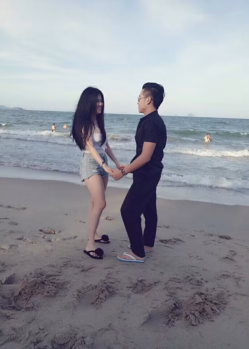Trên trang cá nhân, Ngọc Bích đăng tải nhiều hình ảnh tình tứ bên người mới kèm lời tâm sự đầy hạnh phúc. Ảnh: FBNV