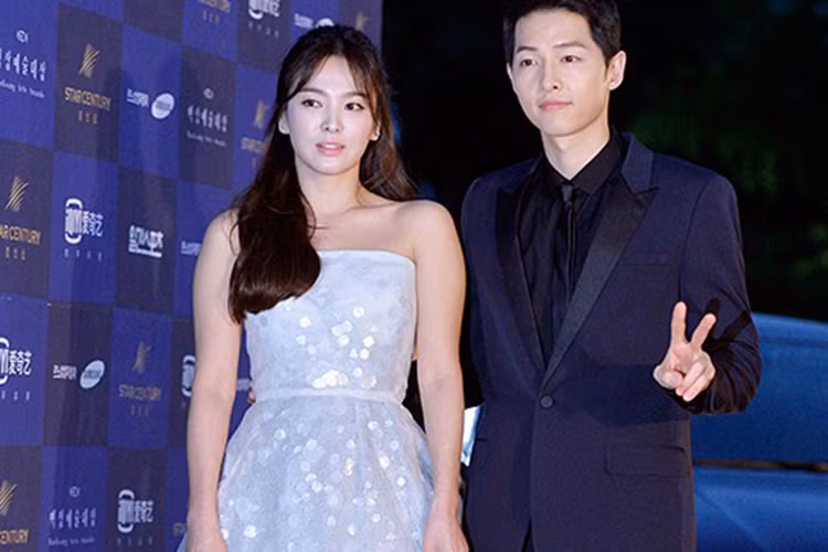 Phía công ty Blossom Entertainment đại diện nam diễn viên Song Joong Ki cũng giải thích: “Những thông tin trên báo chí Trung Quốc là sai sự thật. Chuyến du lịch Bali của Song Joong Ki đi cùng với bạn bè trước khi họp báo ra mắt phim Đảo địa ngục”.