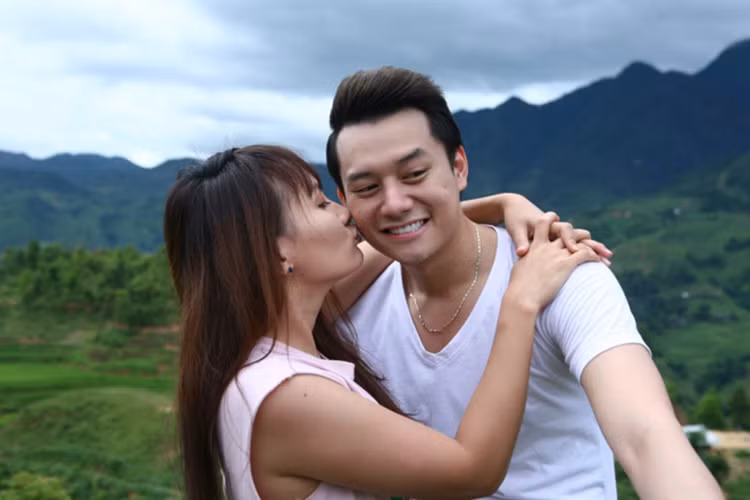 Đóng cặp trong “Sống chung với mẹ chồng”, Bảo Thanh và Anh Dũng đã có không ít cảnh quay gần gũi. Cả hai được khen gợi bởi lối diễn tự nhiên, chân thật. Ảnh: Zing