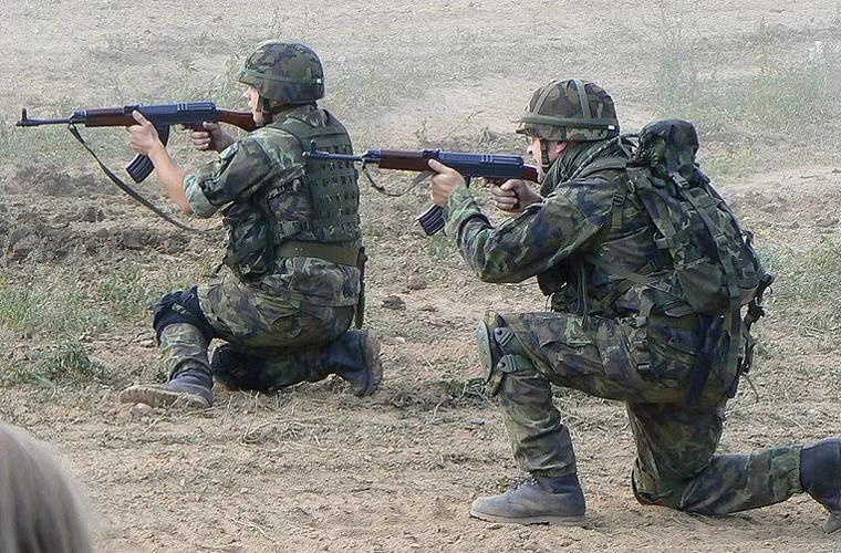Tìm hiểu súng trường vz. 58 Czech biếu cho Iraq Tim hieu sung truong vz. 58 Czech bieu cho Iraq