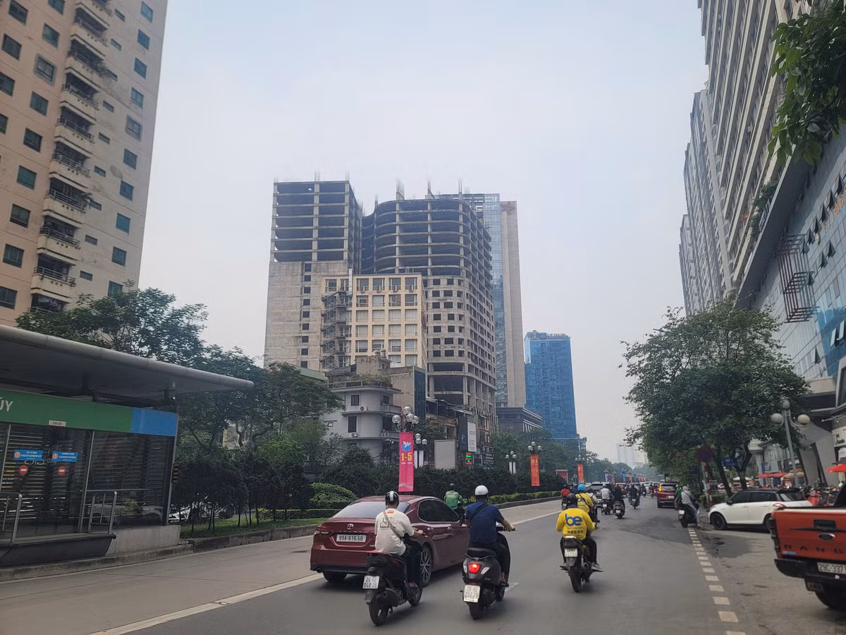Theo đó, ngày 5/4, Cơ quan Điều tra Hình sự Bộ Quốc phòng đã quyết định khởi tố vụ án hình sự "Vi phạm các quy định về quản lý đất đai" tại dự án Thành An Tower. (Ảnh: Đại Đoàn Kết).