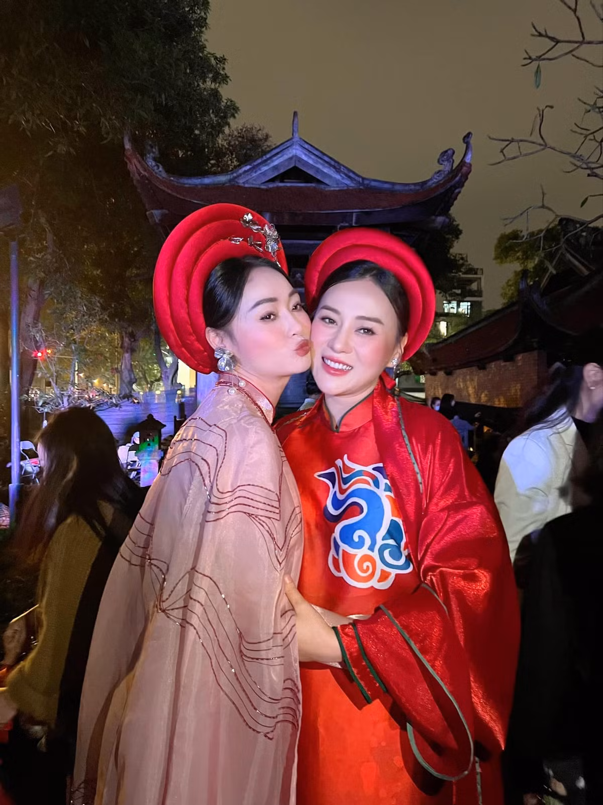 Loạt ảnh gợi cảm hiếm thấy của diễn viên Quách Thu Phương tuổi U50 - Hình 15 Loat anh goi cam hiem thay cua dien vien Quach Thu Phuong tuoi U50-Hinh-15