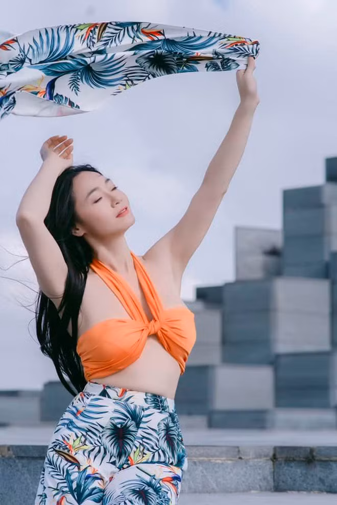 Loạt ảnh gợi cảm hiếm thấy của diễn viên Quách Thu Phương tuổi U50 Loat anh goi cam hiem thay cua dien vien Quach Thu Phuong tuoi U50