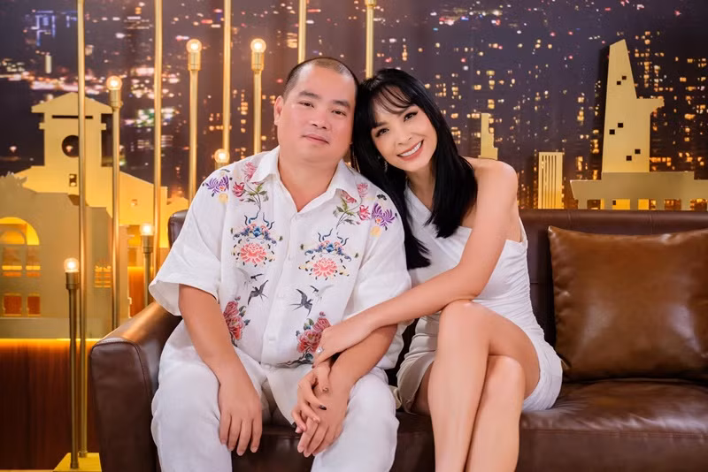 Sau khi kết hôn với nhạc sĩ Minh Khang, Thúy Hạnh theo chồng vào Sài Gòn làm MC, giám khảo các chương trình truyền hình, đào tạo người mẫu. Ảnh: FB Thúy Hạnh.