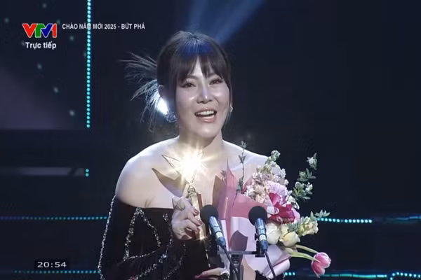 Thanh Hương đoạt giải VTV Awards 2024. Ảnh: Fanpage VTV Awards.
