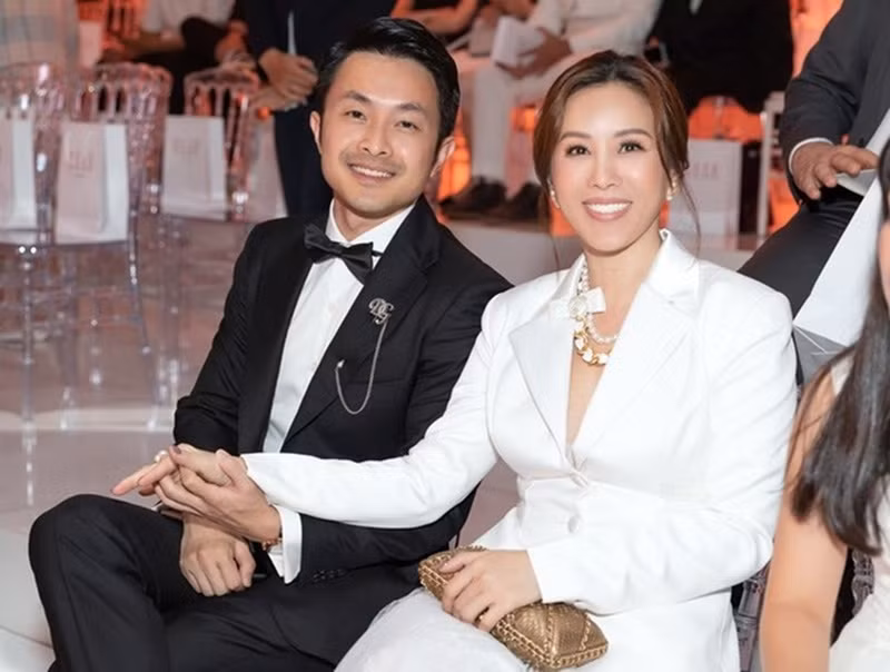 Hoa hậu Thu Hoài hơn doanh nhân Tống Trí 10 tuổi. Cặp đôi lệch tuổi showbiz Việt bắt đầu hẹn hò vào năm 2015 và làm đám cưới vào năm 2021. Trong một chương trình talk show, Thu Hoài chia sẻ, Tống Trí là lựa chọn đúng đắn nhất cuộc đời cô. Ảnh: Sức Khỏe và Đời Sống.