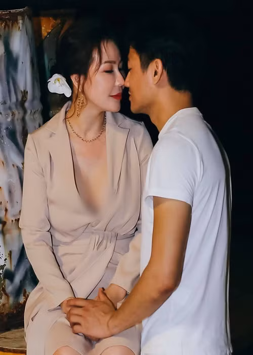 Năm 2019, Quý Bình cầu hôn Ngọc Tiền vào dịp sinh nhật của cô. Ảnh: FB Ngọc Tiền.