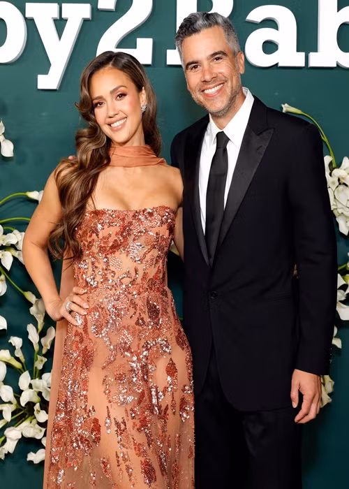 Một nguồn tin chia sẻ với tờ TMZ rằng Jessica Alba - Cash Warren đã ly thân và đang có ý định ly dị. Trước đó, Jessica bị soi khoảnh khắc không đeo nhẫn cưới. Ảnh: FB Jessica Alba.