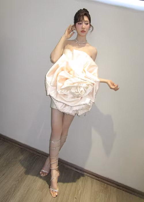 Thúy Ngân đẹp gây mê, theo đuổi phong cách gợi cảm. Ảnh: FB Thúy Ngân.