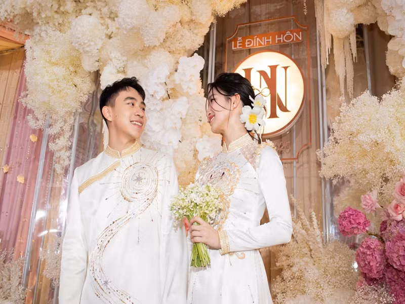  Á hậu Phương Nhi và chồng thiếu gia tổ chức lễ ăn hỏi vào sáng ngày 15/1. Phía người đẹp không có bất kỳ chia sẻ nào về chuyện tình cảm. Ảnh: FB Đỗ Long.