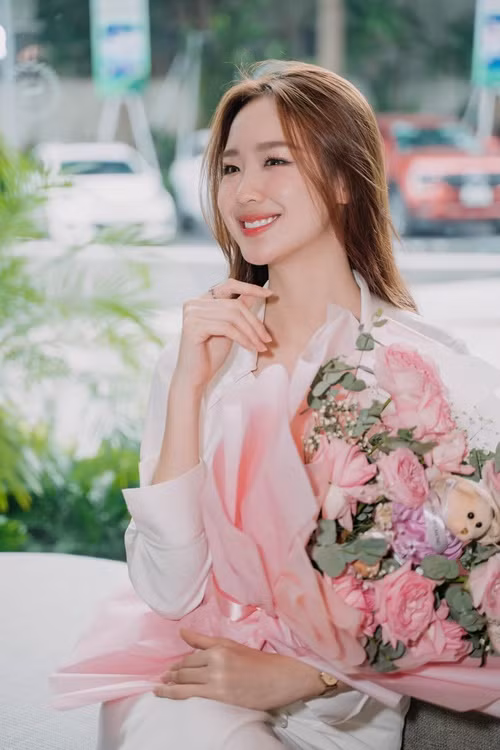 Danh hiệu quốc tế giúp Bảo Ngọc đắt show hơn nhiều. Cô liên tục góp mặt trong các sự kiện giải trí, làm đại sứ thương hiệu. Ảnh: FB Bảo Ngọc.