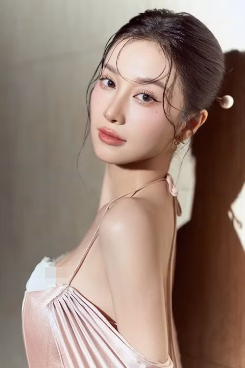 Nhan sac thang hang cua Jun Vu sau khi nang nguc