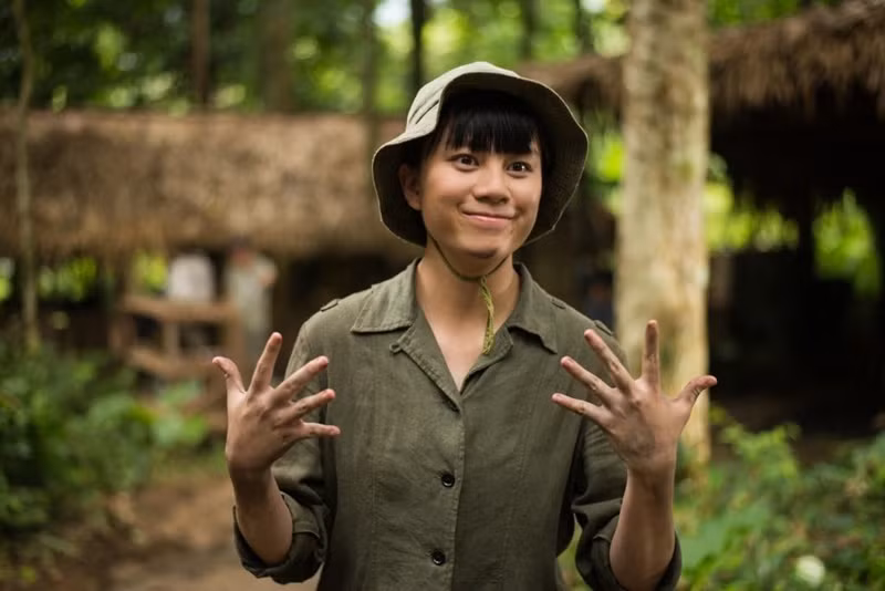 Bảo Hân chia sẻ trên Dân Việt về vai Sa: "Phim Bình minh đỏ là dấu ấn quan trọng trong sự nghiệp điện ảnh đầu tiên của tôi. Đây là bộ phim điện ảnh đầu tiên tôi tham gia, cũng là bộ phim đầu tiên tôi được đóng phim về đề tài chiến tranh. Vì không biết sau này tôi có cơ hội được vào vai như thế này nữa không nên tôi rất trân trọng". Ảnh: Dân Việt.