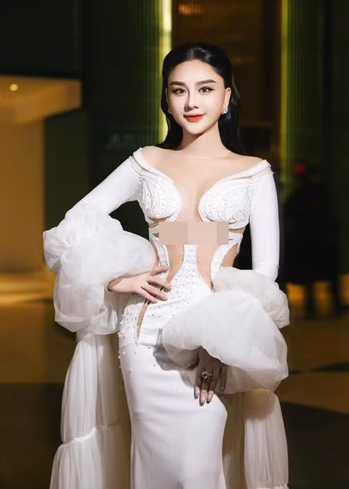 Lâm Khánh Chi hiện tại sở hữu gương mặt nhỏ nhắn, vóc dáng thon gọn. Ảnh: FB Lâm Khánh Chi.