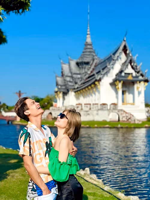 Đồng cam cộng khổ cho đến ngày giàu có, vợ chồng Mạc Văn Khoa ngày càng thấu hiểu, yêu thương nhau.