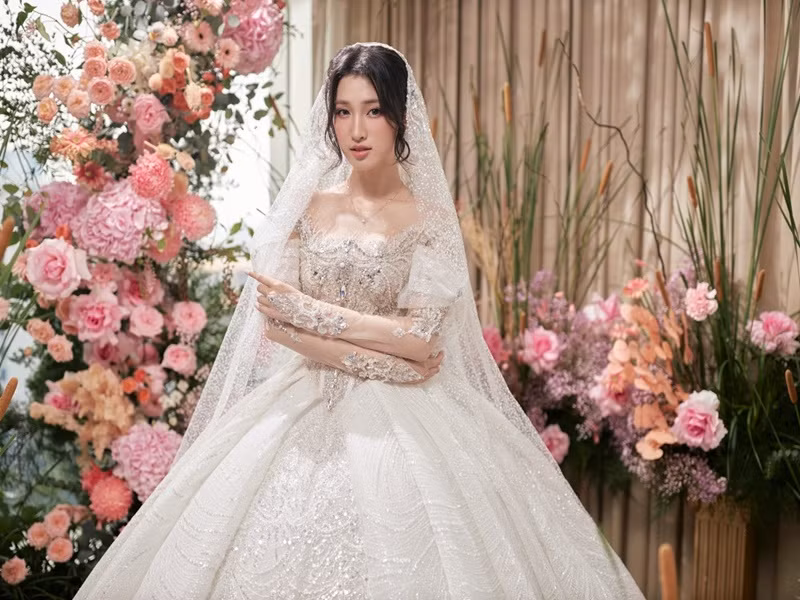 Phương Nhi được khen ngợi như xinh như công chúa ngoài đời. Ảnh: Vietnamnet.