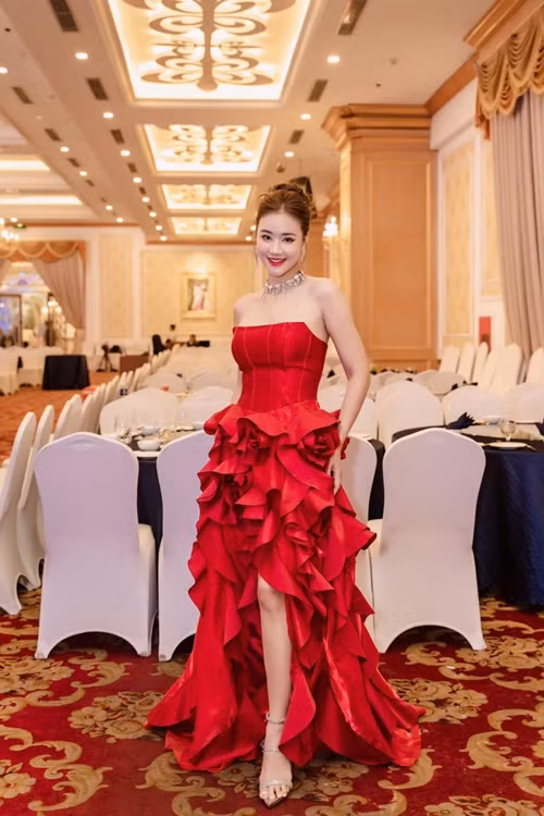 Con gái luôn là nguồn động lực để Maya vượt qua khó khăn. "Nhiều lúc công việc hay những thứ xung quanh tác động khiến mình bận lòng, chỉ cần nghĩ đến việc con gái sắp đi học về, sẽ được nói chuyện với con thì cảm xúc tiêu cực sẽ biến mất. Maya không cần bất kỳ một người đàn ông nào giúp mình đứng vững, vì Maya tin những gì đã trải qua khiến mình mạnh mẽ và con gái là nguồn năng lượng mạnh hơn", nữ ca sĩ chia sẻ trong cuộc phỏng vấn với Phụ Nữ Việt Nam.