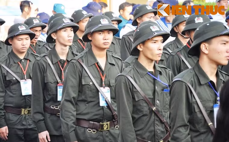 Theo HĐNVQS TP HCM thì tỉ lệ Đảng viên nhập ngũ năm 2016 khá cao. Đặc biệt TP HCM có 2688 thanh niên viết đơn tình nguyện nhập ngũ.