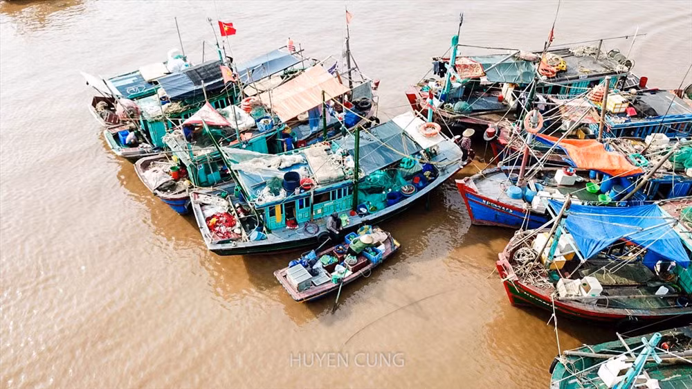 Mua he “doan vien” cua cac gia dinh ngu dan tren cang ca Ngoc Hai-Hinh-10
