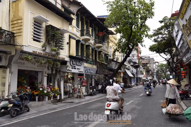Việc chỉnh trang các tuyến phố đã được Ban Quản lý phố cổ Hà Nội thực hiện từ năm 2016 nhằm mục đích để đô thị cổ đẹp hơn và phục vụ cho các hoạt động du lịch, thu hút du khách đến với phố cổ Hà Nội.