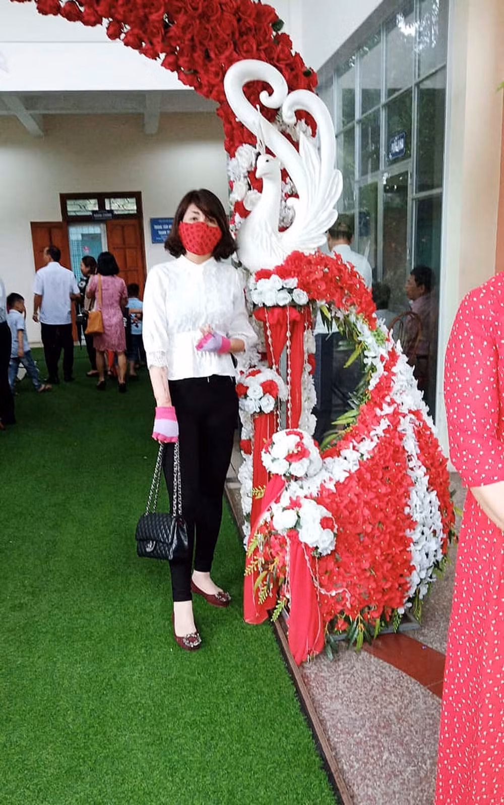 Co gai Yen Bai bi chong MC tam xang dot: No luc tim lai hinh hai-Hinh-4