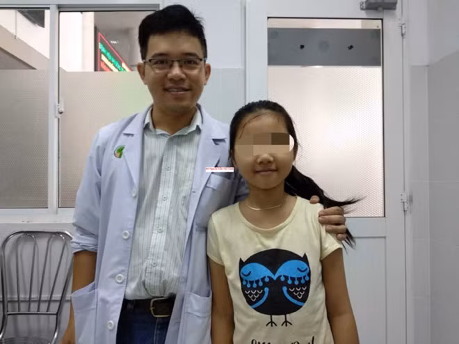 Giành lấy từ tay "tử thần" bé gái bị khối u cực hiếm, thế giới ít thấy - Hình 2 Gianh lay tu tay