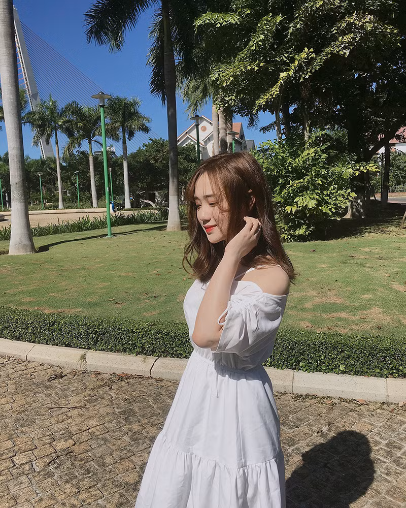 Mới đây, cô bạn Phạm Châu Hồng Vân (sinh năm 2000, Đà Nẵng) khiến nhiều người ngỡ ngàng khi chia sẻ cực phẩm ảnh thẻ xinh lung linh. Bức ảnh này nhanh chóng chiếm được tình cảm lớn của thành viên các page và dân mạng.
