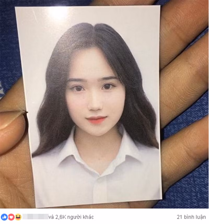 Chụp ảnh là sở thích của nhiều cô gái, nhưng việc chụp ảnh thẻ với khuôn mặt nghiêm túc lại nỗi lo sợ của tất cả con gái, kể cả những cô nàng có "thần thái" hơn người.